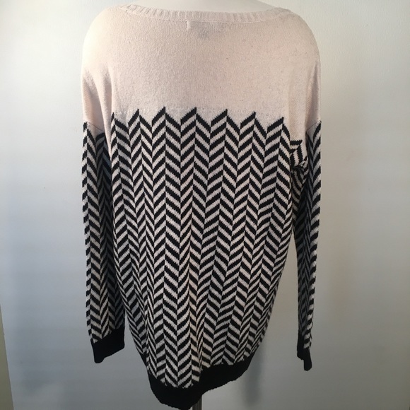 NWT Jana Black & Off White Sweater Chevron Print - Picture 3 of 6